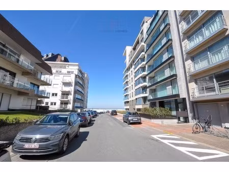 stijlvol en instapklaar appartement op toplocatie  dichtbij van strand te duinbergen.