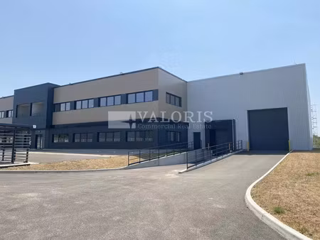 location commerce 1664 m² à colombier-saugnieu (69124)