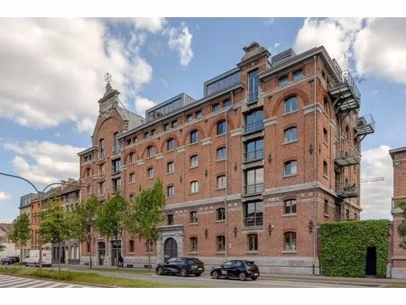 ondergrondse autostaanplaats in the globe