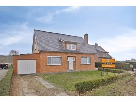 landelijke woning op perceel van 20are