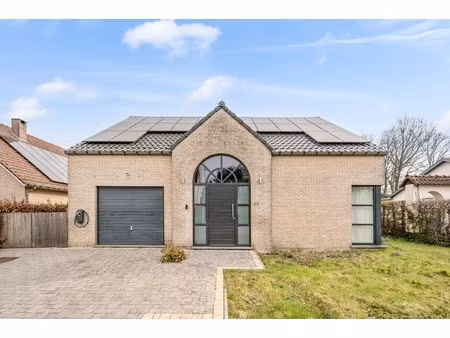 charmante vrijstaande woning met ruime tuin in de rozenstraat