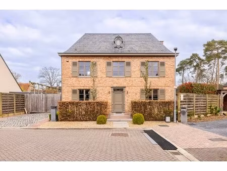 manoir villa met 4slk en 2bdk op 571m²