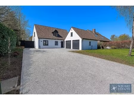 wemmel  ruime en volledig gerenoveerde villa met 4 slaapkamers.