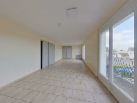 location appartement 4 pièces 107m² lussac les chateaux 86320