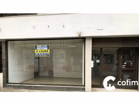 location local commercial 91m² pau 64000