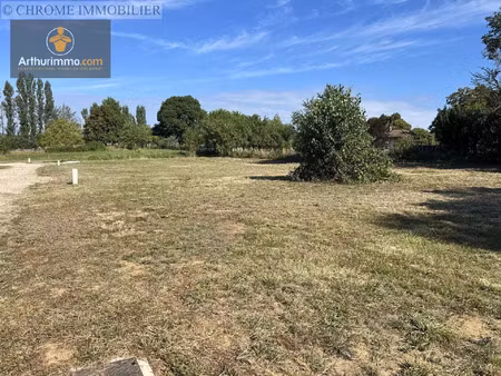 vente terrain 777 m2 à casteljaloux