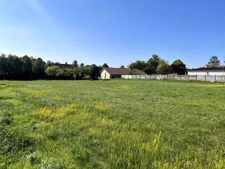 terrain les grandes chapelles 1911 m2