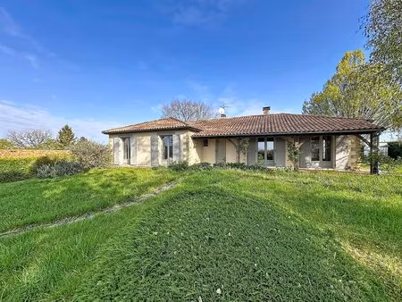cadre de vie exceptionnel à champagnac-de-belair : maison familiale avec piscine xxl et...