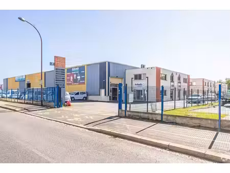 location local d’activités 777m²