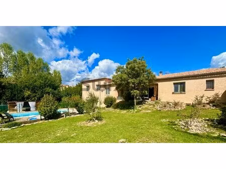 villa familiale avec piscine sur grand terrain à 2 min de vézénobres