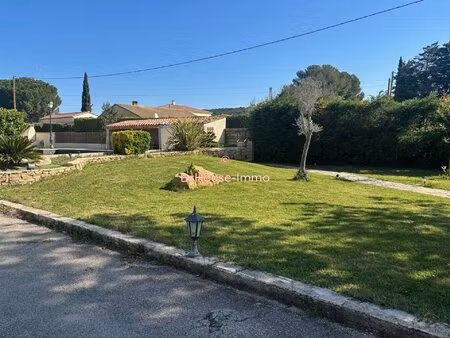 villa d'une superficie de 153 m2 sur un terrain de 1703 m2