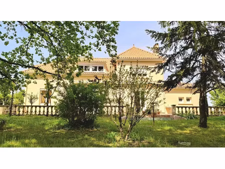 vente maison 7 pièces 173.23 m² à cars (33390)  297 000 €
