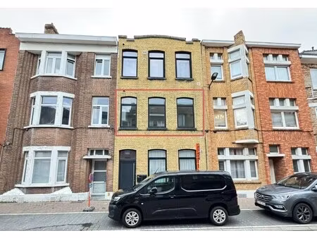 gerenoveerd tweeslaapkamer appartement te oostende.