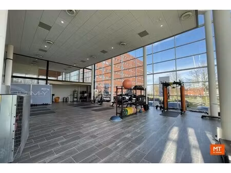 gelijkvloerse handelsruimte te huur