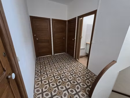 a louer appartement en duplex avec balcon au centre de canet