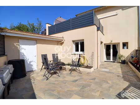 en exclusivité : t3 esprit maison avec terrasse à craponne proche centre