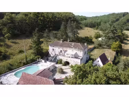 joli corps de ferme en campage avec un gite
