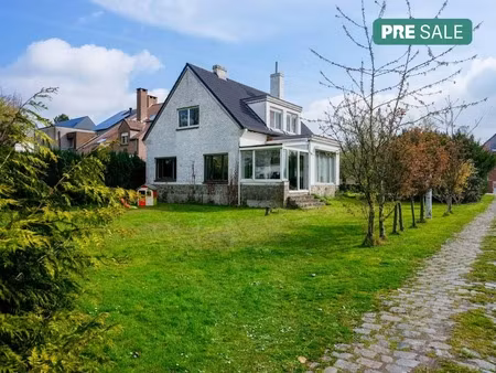 huis te koop in assebroek met 4 slaapkamers