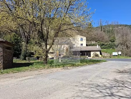 murs commerciaux avec maison familiale et terrain
