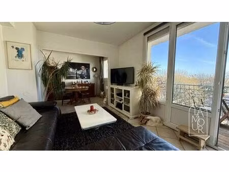 t3 lumineux avec balcon et garage