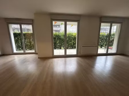 location appartement 4 pièces 79m2 reims 51100 - 995 € - surface privée