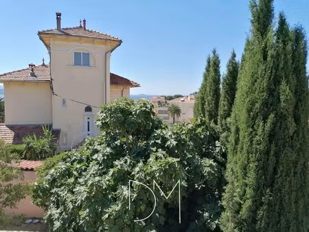 bandol centre ville - propriété de caractère avec piscine et vue mer