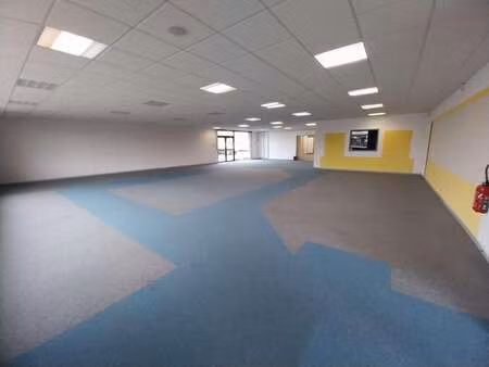 vente bureaux et commerces à vitré (35500) : à vendre / 180m² vitré