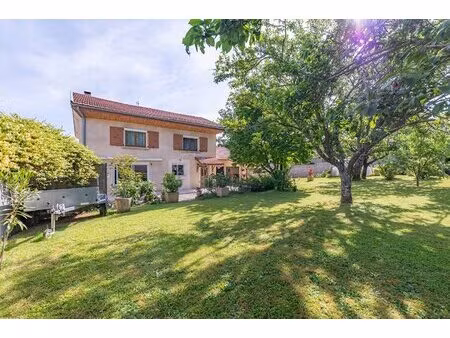 grande maison familiale au calme - 4 chambres - jardin arboré à beaufort