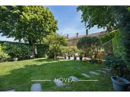 sublime duplex avec jardin privatif comme une maison dans un do