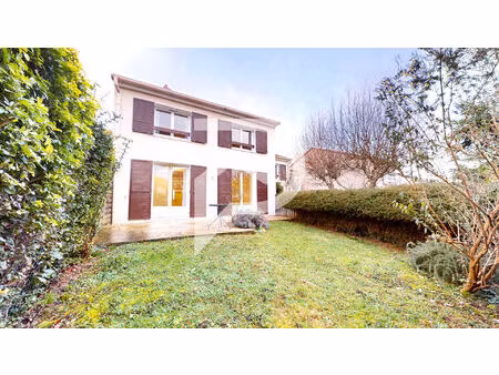 maison de 125 m2 avec 4 chambres  séjour double  jardin et garage