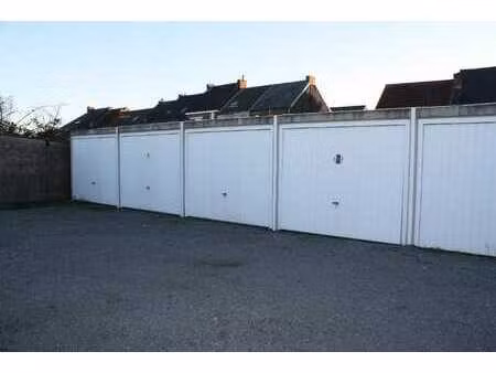 garage te koop aan station te sint-gillis!