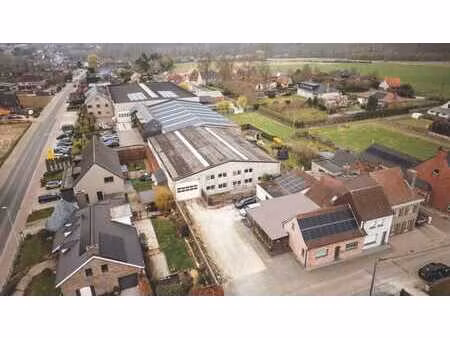 immeuble commercial avec logement en option à louer à dikke