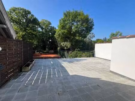 rixensart : lumineux studio avec grande terrasse