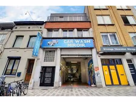 quartier place du miroir - rez commercial loué a vendre