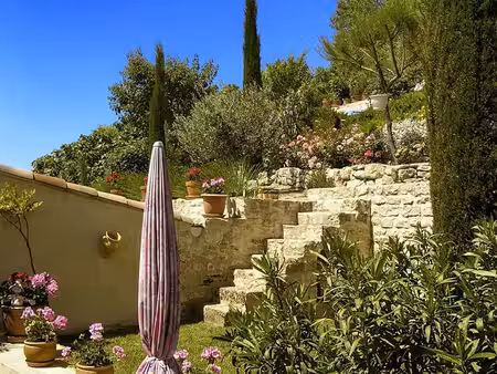 exclu  proche forcalquier  belle maison de village de 126 m² avec terrasses  jardin et...