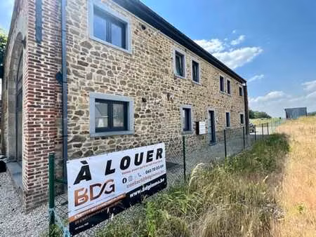 bel appartement avec jardin et vaste parking