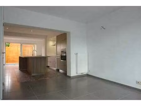 maison 3 chambres avec cour