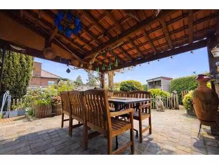 3 chambres/atelier 60m2/jardin/terrasse/parkings/peb d