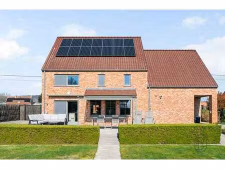 villa exclusive et économe en énergie avec jardin orienté su