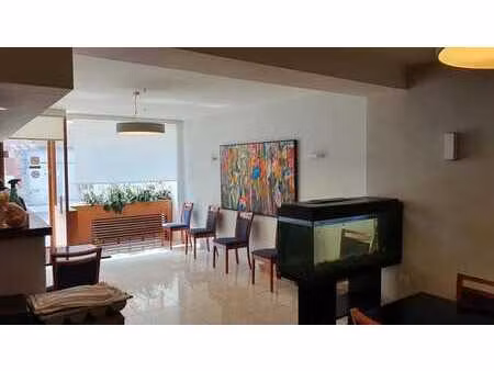 maison de commerce au centre de frameries