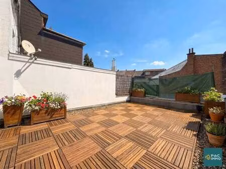 triplex ±150m²  cuis. semi équip.  bois dv  ccg  terr. ±34m²