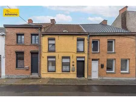 maison 2 façades avec cour et remise  possibilité de 2 chamb