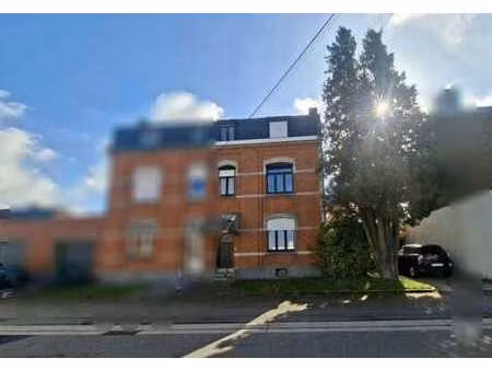 maison avec garage et grand jardin