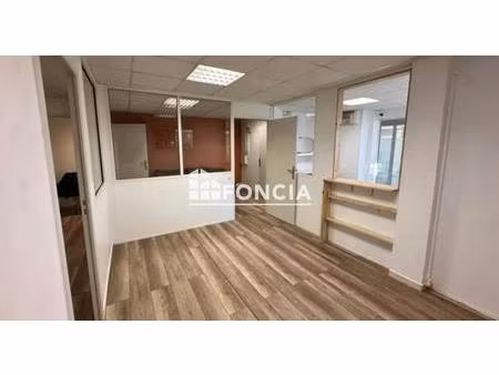 local commercial sur le port de carqueiranne