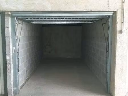 location garage box et parking à bruz (35170) : à louer / bruz