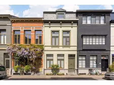 karaktervolle  instapklare herenwoning met heerlijke stad...