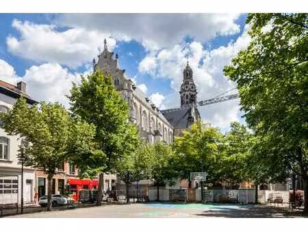 maison unique d’environ 226 m² avec terrasse