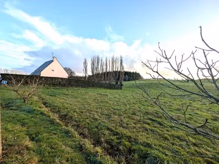 propriété sur 27 hectares  maison 179 m2  bâtiments de 700 m2 salle de réception et 600 m2