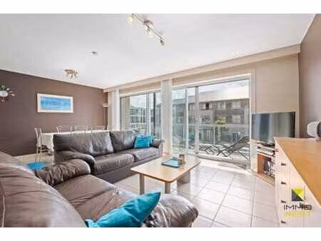 appartement avec 3 chambres à coucher et terrasse