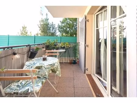 studio rénové avec balcon